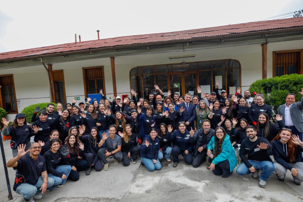 Alianza público-privada renueva espacios comunes en Estación Médica Gacitúa en Santiago