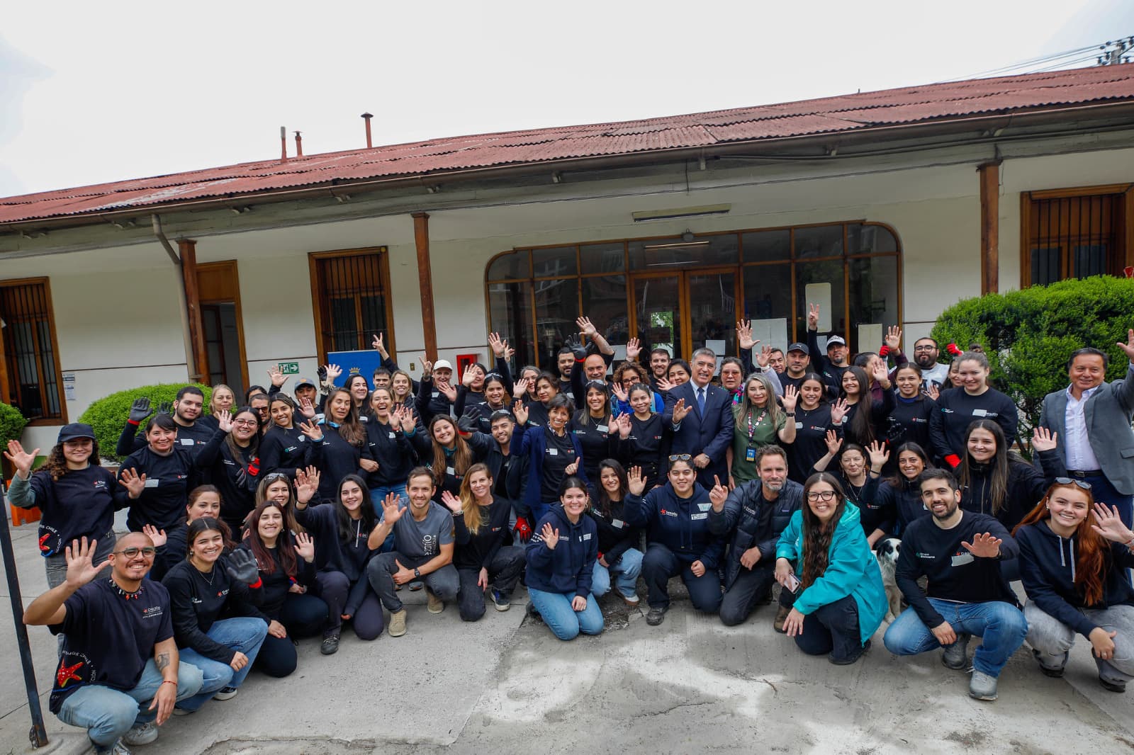 Alianza público-privada renueva espacios comunes en Estación Médica Gacitúa