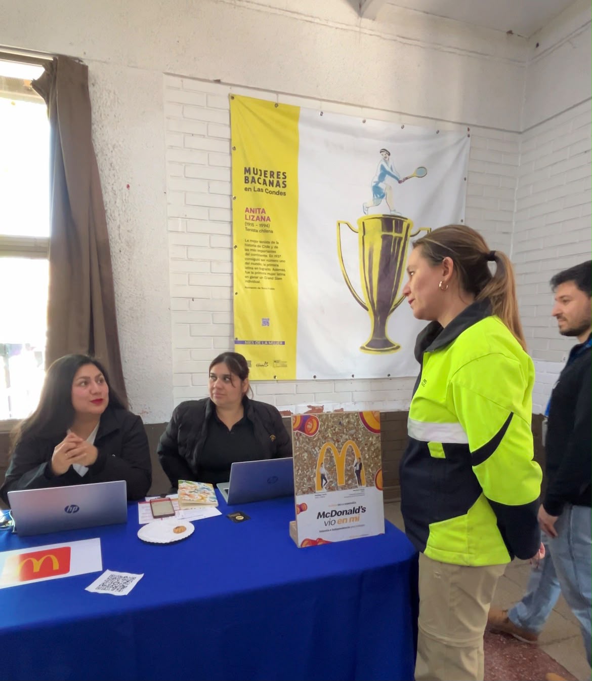 Con la participación de 15 empresas y una oferta de 1.200 vacantes, Las Condes realizó su segunda Feria Laboral