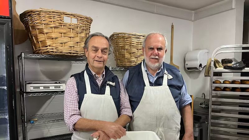 Tras cinco años de trámites, “Los Tatas del Pan” tienen patente definitiva en Vitacura