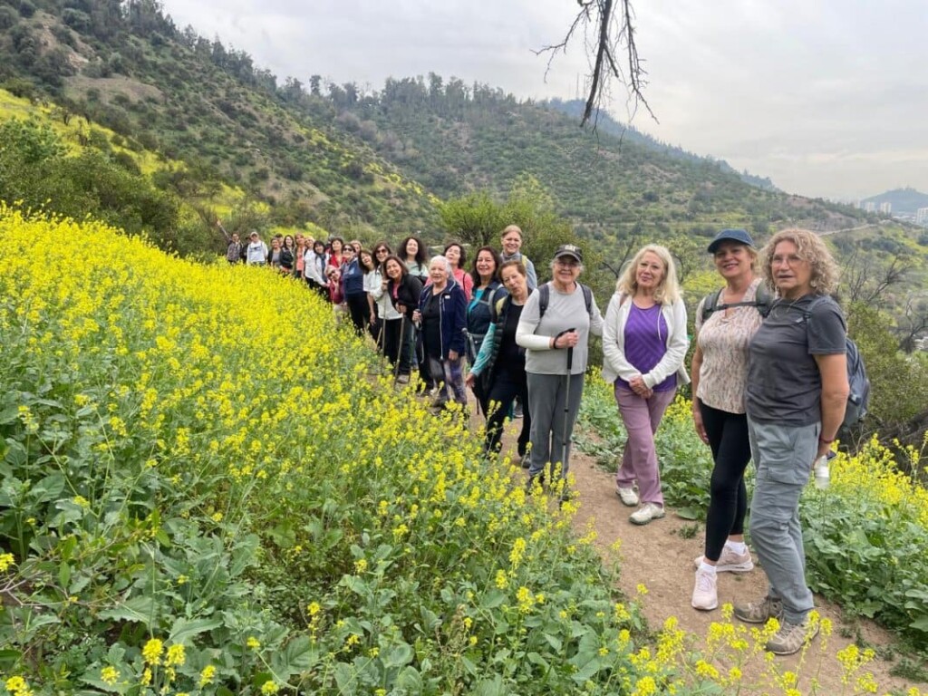 Providencia invita a una caminata +60 en el Cerro San Cristóbal